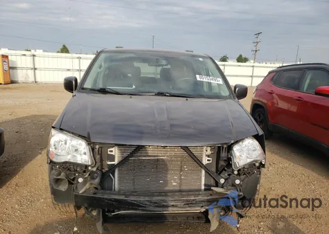 2015 Chrysler Town & Country Touring z USA, uszkodzony, nr VIN 2C4RC1BG0FR716636